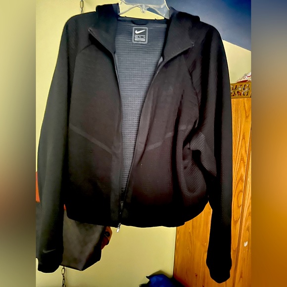 Nike Tech zip up! Extra crop Womens XL..very  roomy . Like new condition ! - Picture 2 of 4